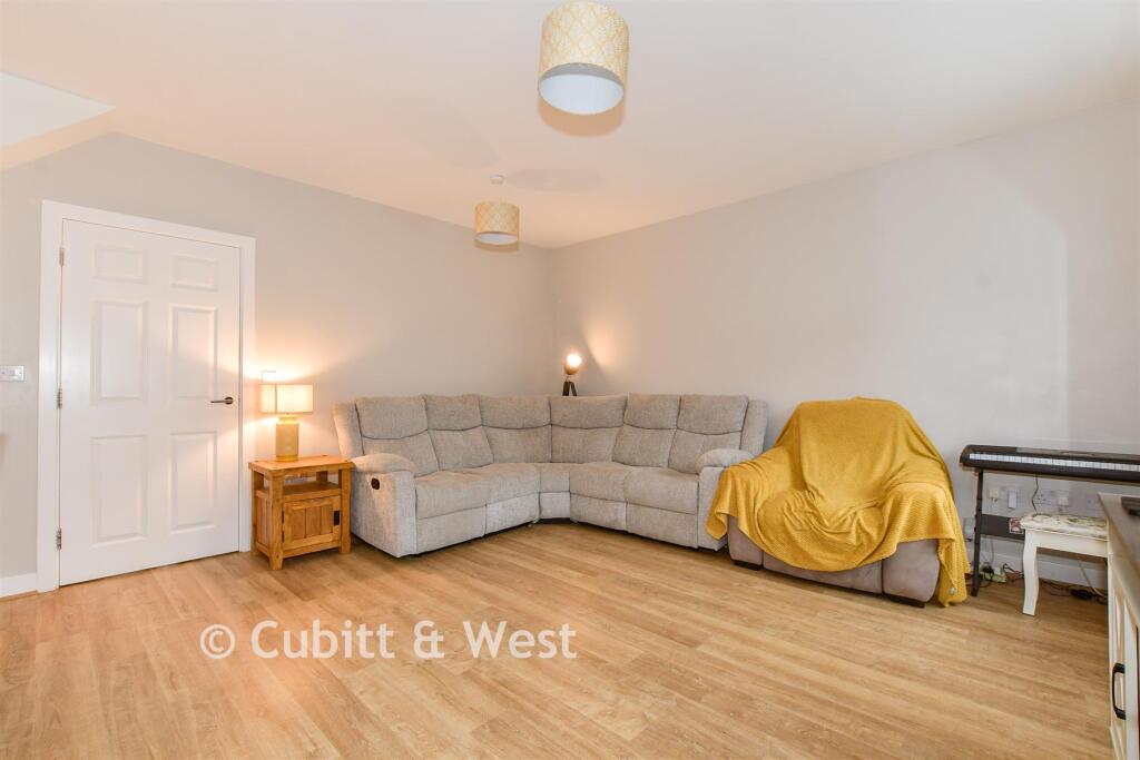 House in Redhill - View 4
