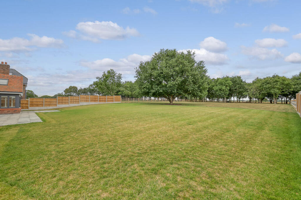 Brambles Close, Felsted photo 3