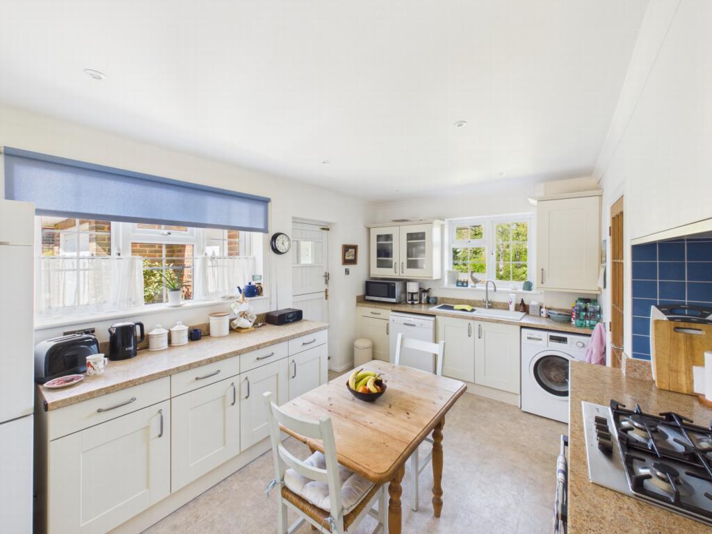 Lincoln Wood, Haywards Heath, RH16 photo 3