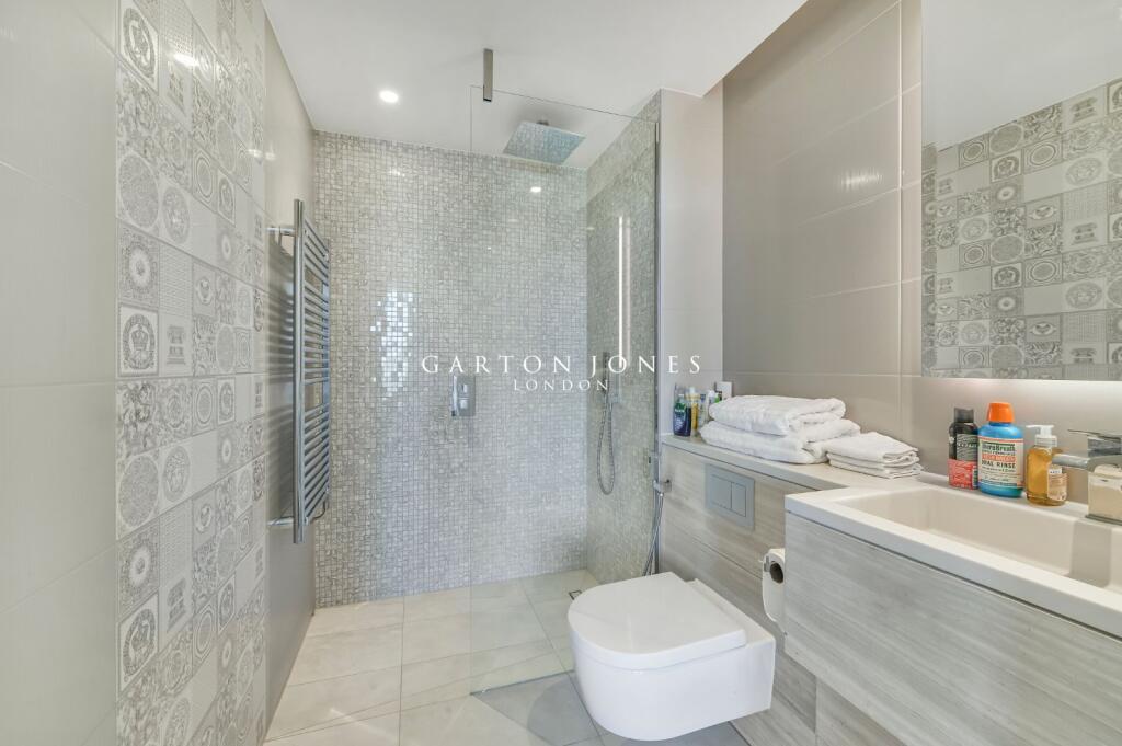 Apartment in London - More