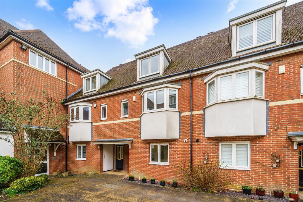 4-bed house on Wingfield Court, Banstead, £650,000