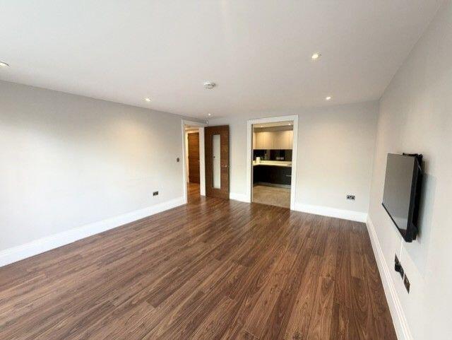 Apartment in Watford - View 5