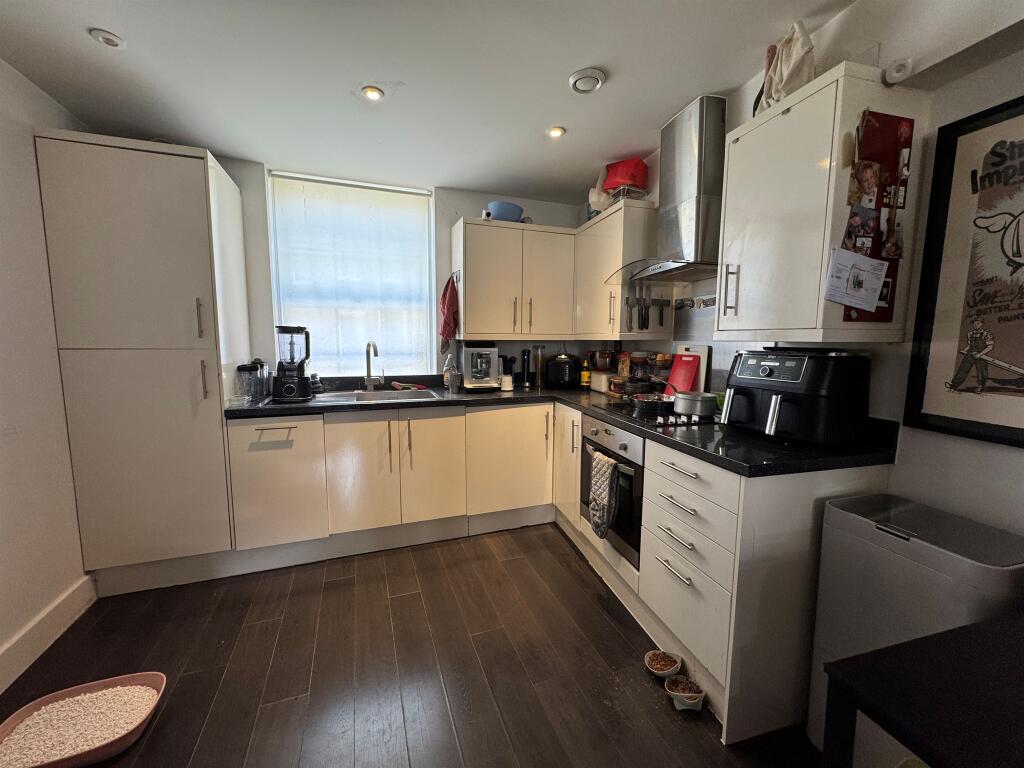 Apartment in Colchester, New Town - View 3