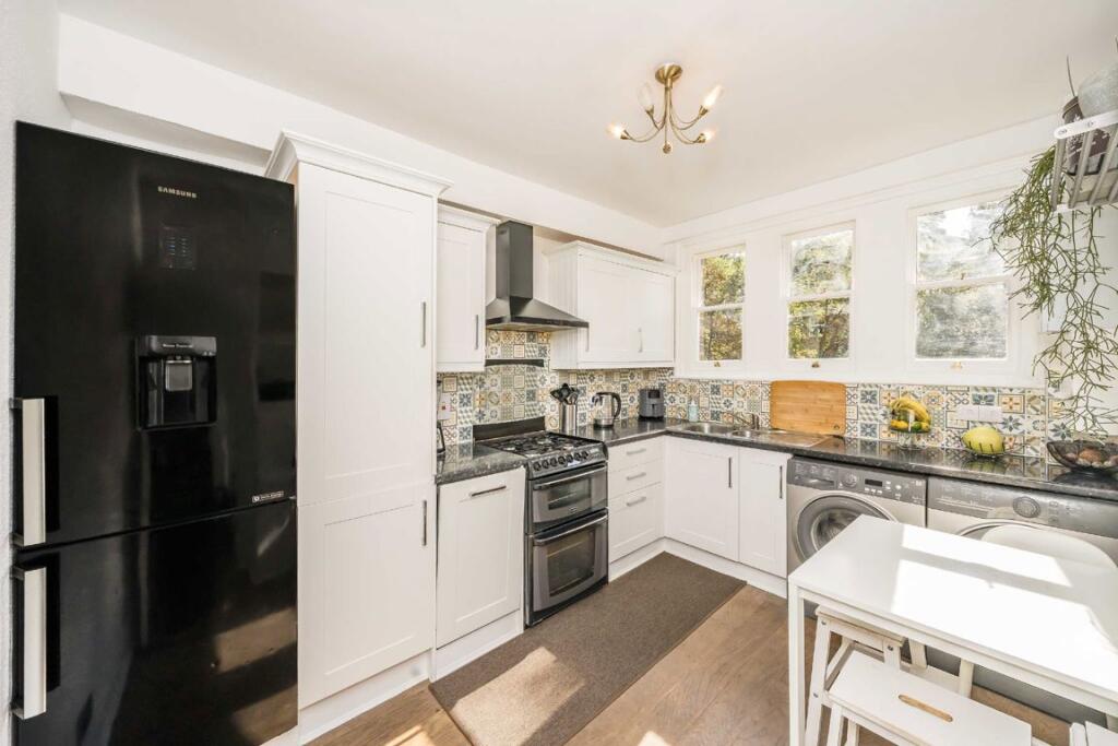 Apartment in Richmond, North Sheen - View 3