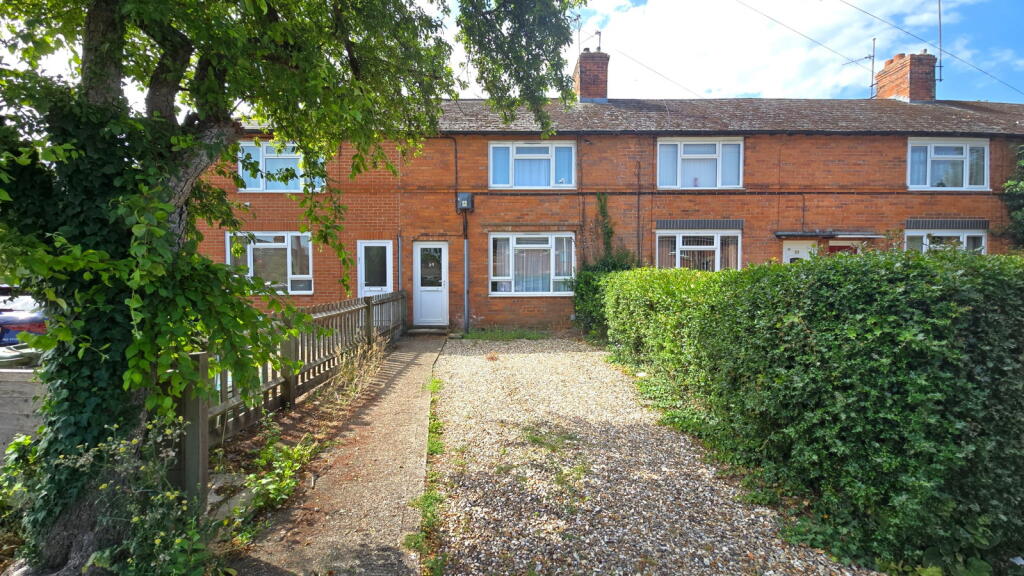 2-bed terraced on St. Michaels Road, Newbury, RG14 5PT, £265,000