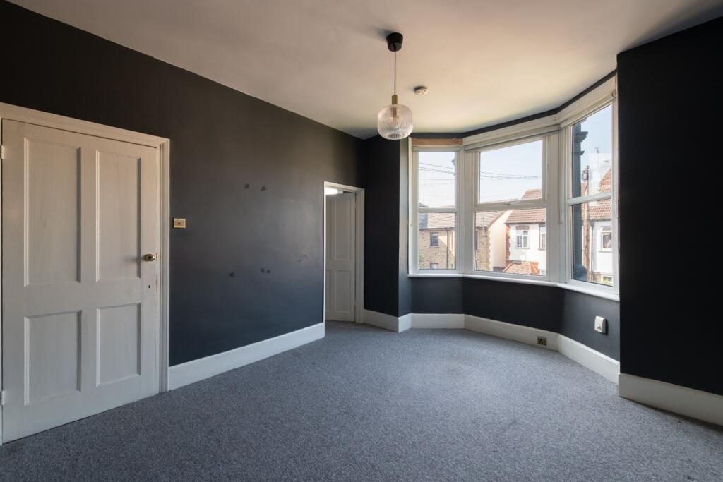 Apartment in London, Leytonstone - View 5