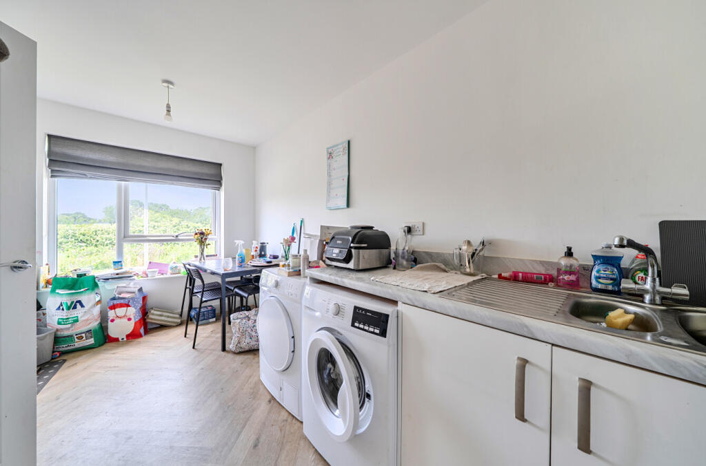 130 Woodside Avenue, Weston-Super-Mare photo 4