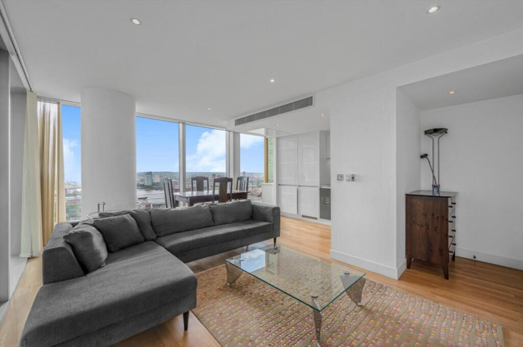 Main image of property: Landmark West, Canary Wharf, E14