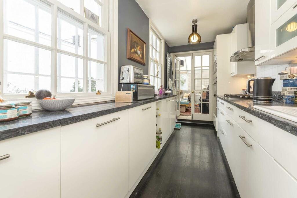 Apartment in London - View 5