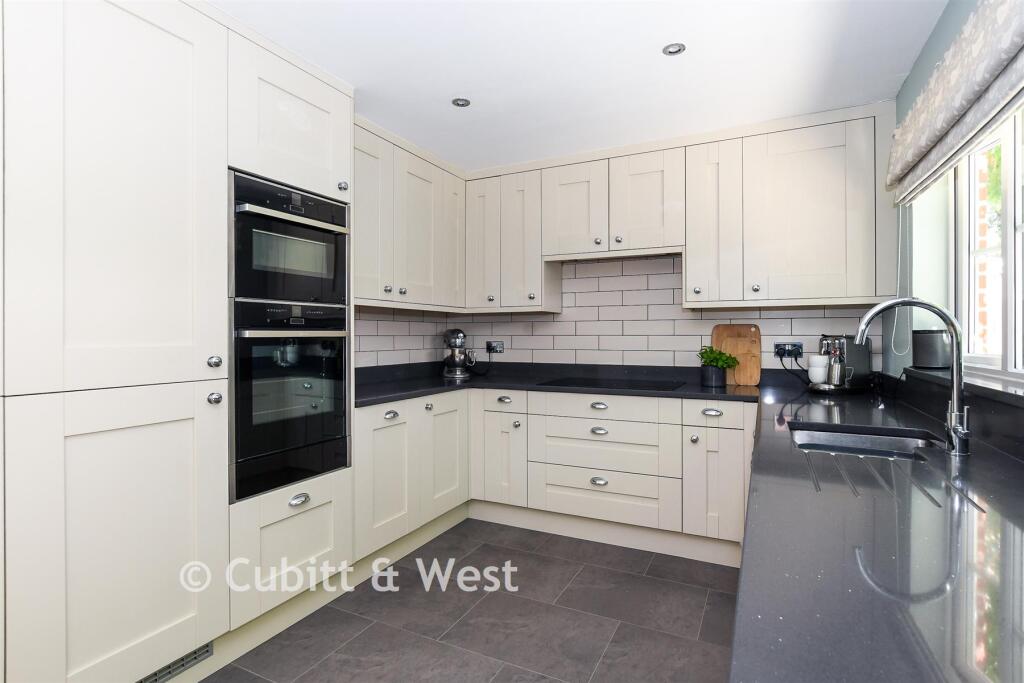 House in Redhill - View 4