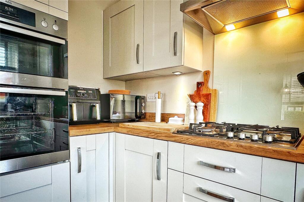 House in Tameside, Greater Manchester - More