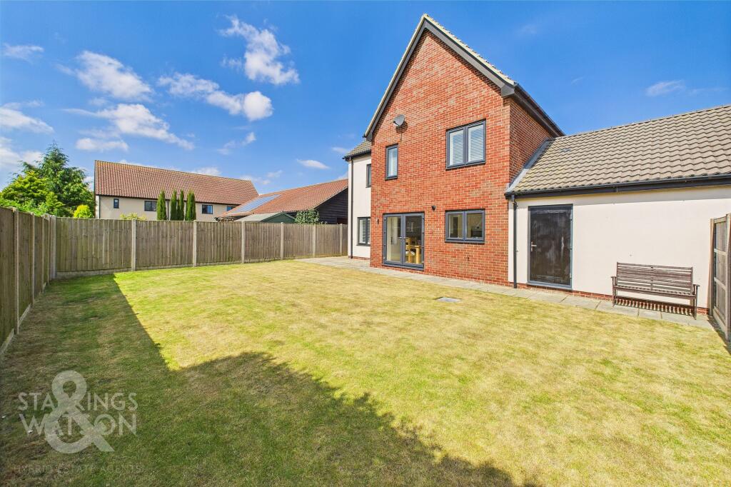 18, Sam Smith Way photo 4