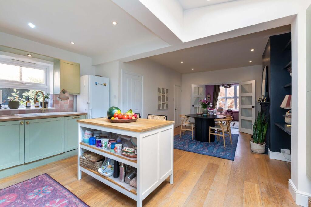 House in Slough - View 5
