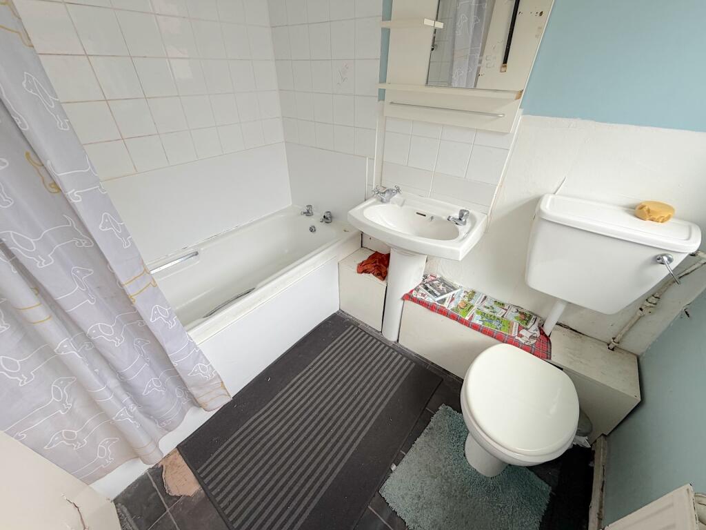 House in Wolverhampton, Low Hill - More