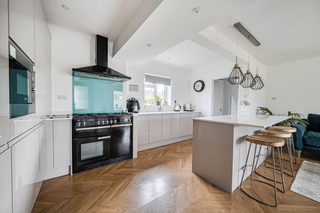 Turners Mead, Chiddingfold, Godalming, GU8 - View 5