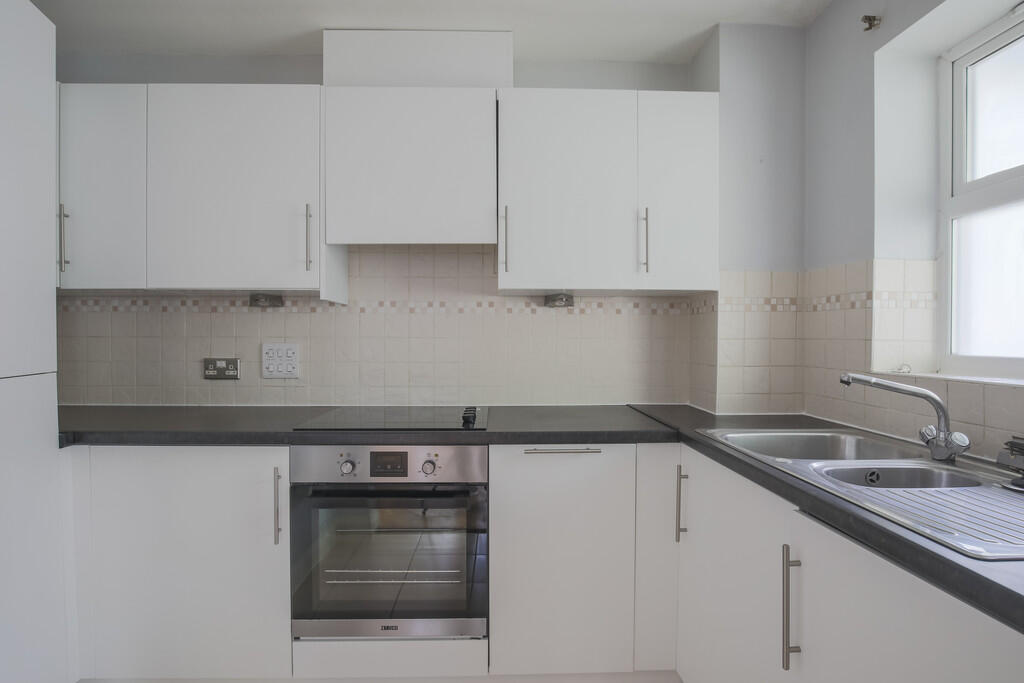 Apartment in Twickenham - View 3