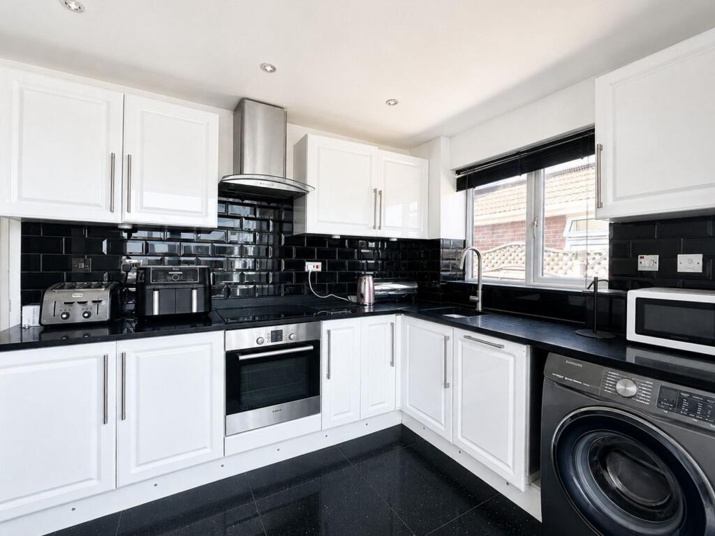 House in Swindon, Haydon Wick - View 5