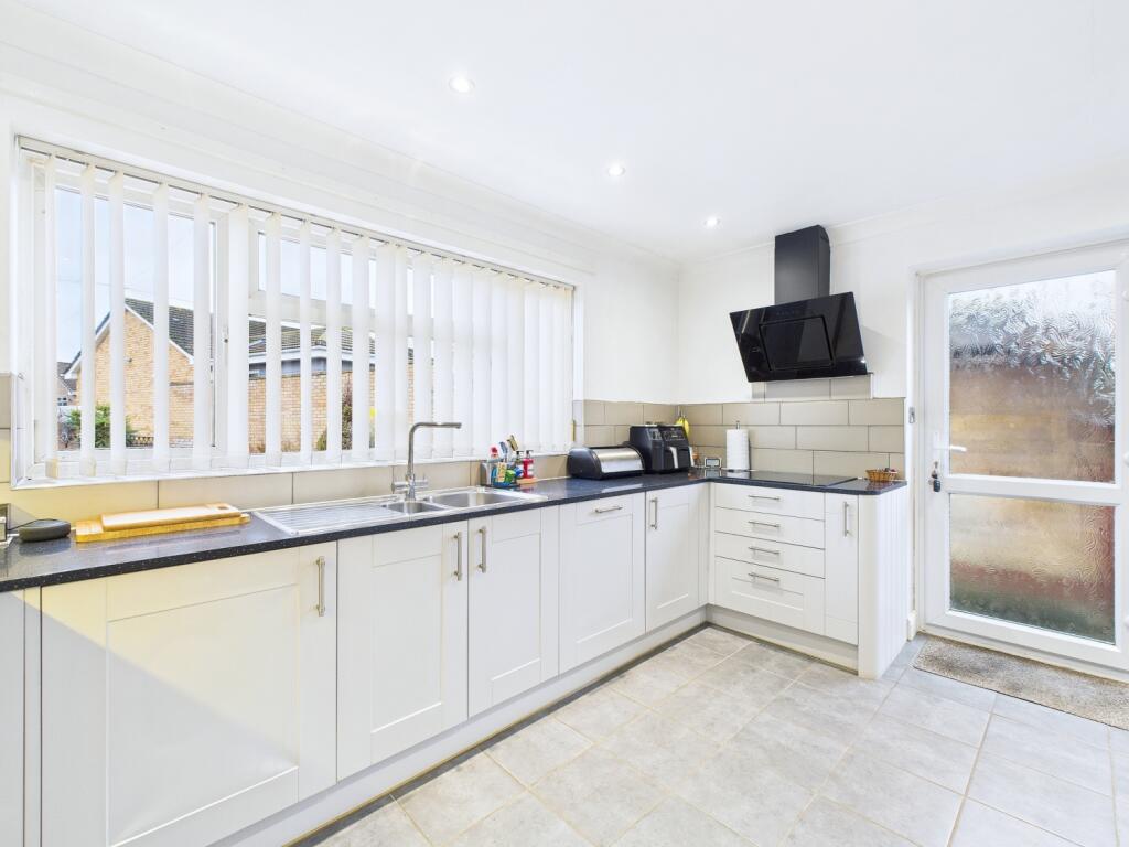 Wisteria Road, Yaxley, Peterborough, PE7 3YX photo 4