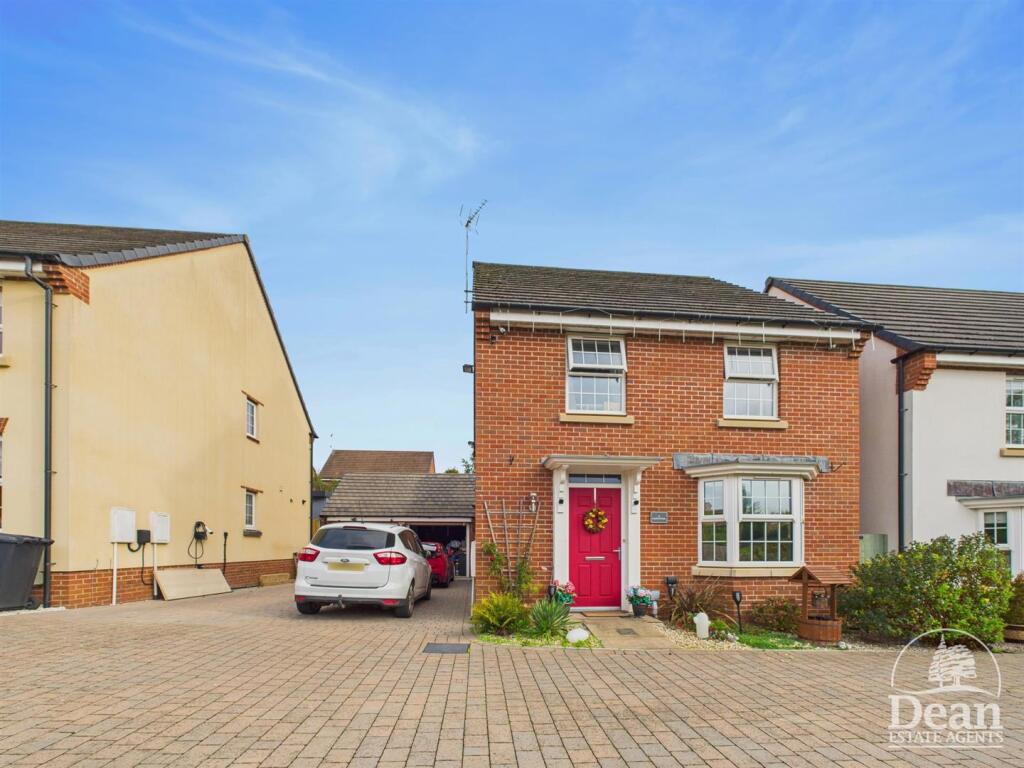 4-bed detached on Caudwell Close, Coleford, £345,000