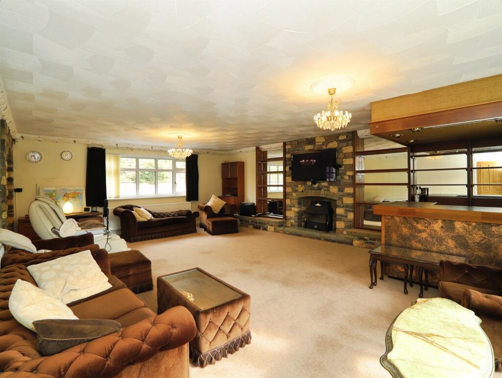 House in Cardiff, Tonyrefail - View 2