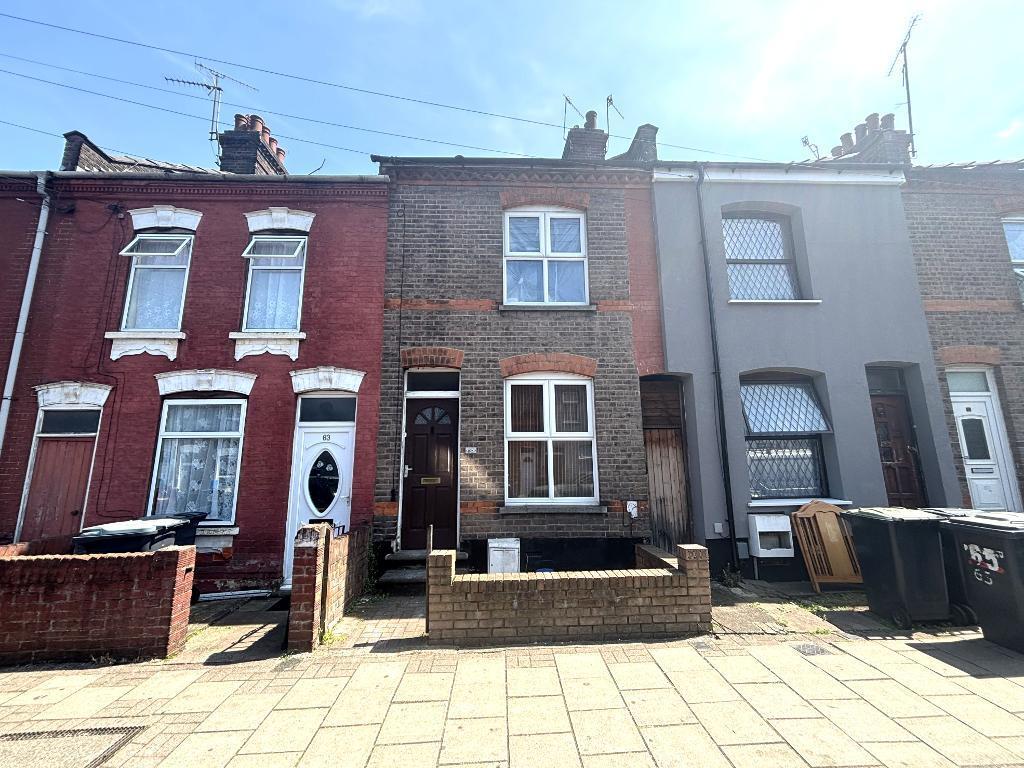 2-bed terraced on Oak Road, Bury Park, Luton, Bedfordshire, LU4 8AA, £235,000