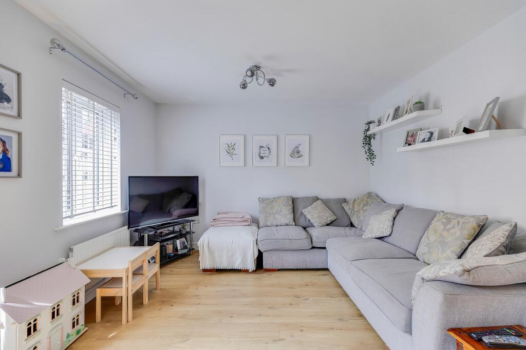 House in Barry, Merthyr Dyfan - View 4