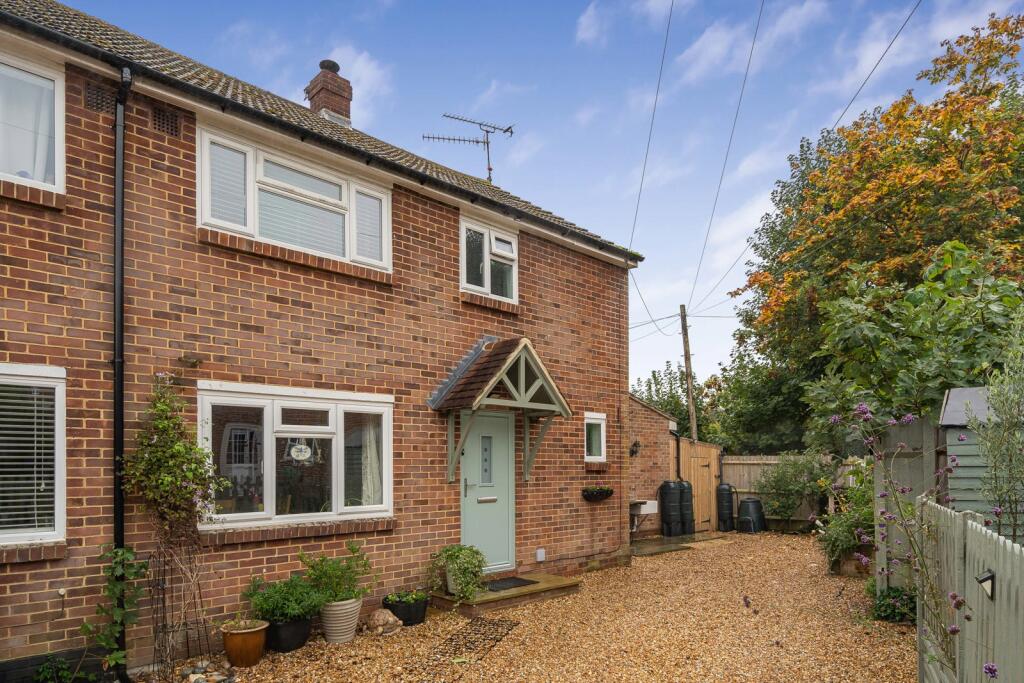 3-bed semi-detached on Beechwood Road, Alton, Hampshire, £400,000