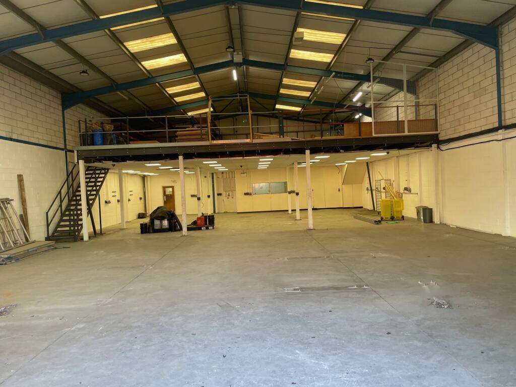 Main working space from roller shutter door