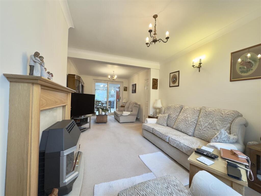 Alandale Drive, Garforth, Leeds photo 2