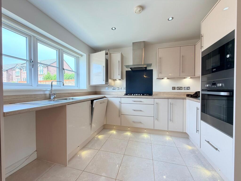 House in Osgodby, Middle Deepdale, Eastfield - View 2