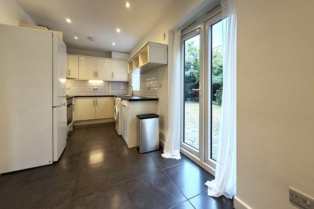 House in London - View 5