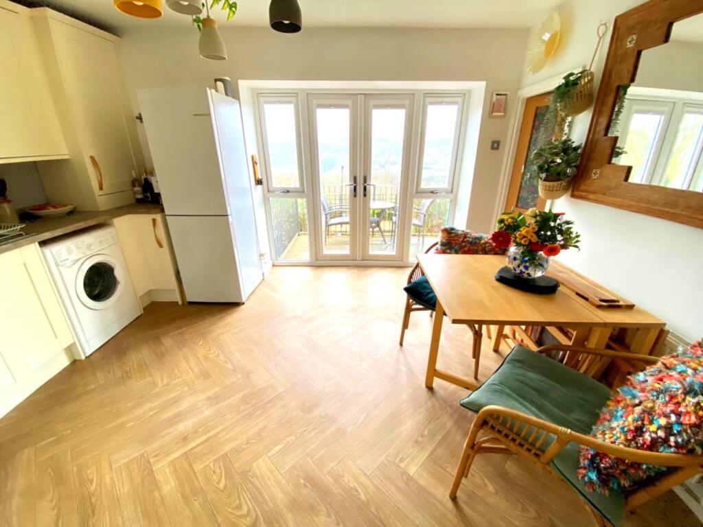 House in Cardiff, Treharris - More