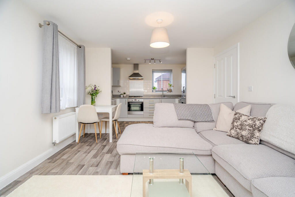 Apartment in Milton Keynes, Eaton Leys, Bletchley and Fenny Stratford - View 2