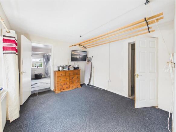 Sitting Room/Shower Room