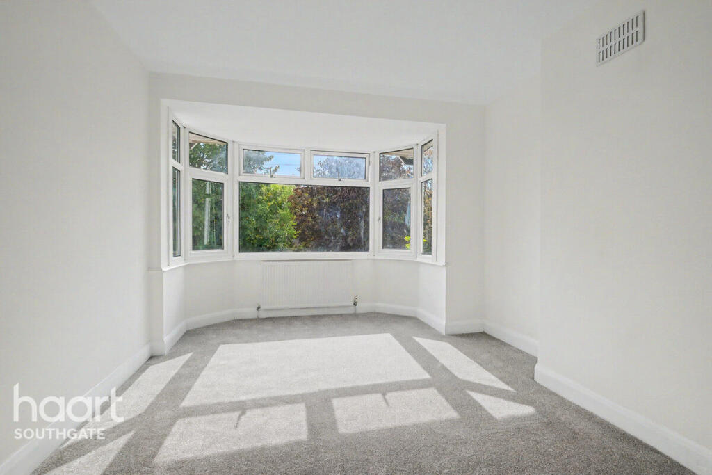 House in London, Brunswick Park - More