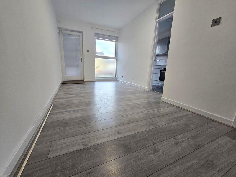 Main image of property: Avenue Road, London