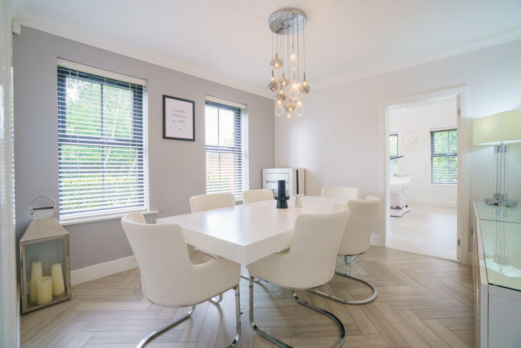 Nickleford Hall Drive, Widnes, WA8 5AL photo 3