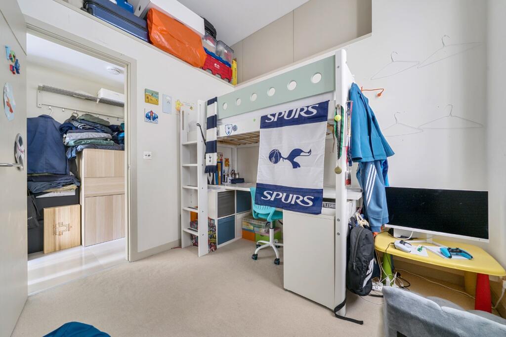 Apartment in London - View 5