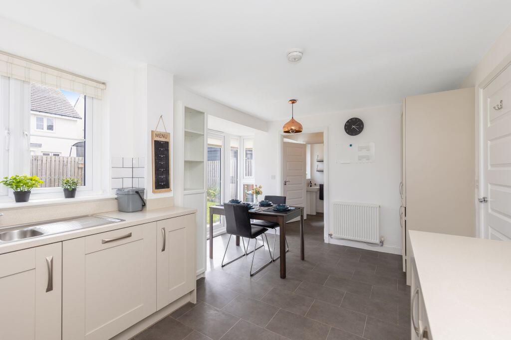 House in Edinburgh, Duddingston Gardens, Craigmillar - View 5