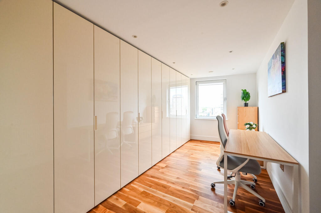 Apartment in London - More
