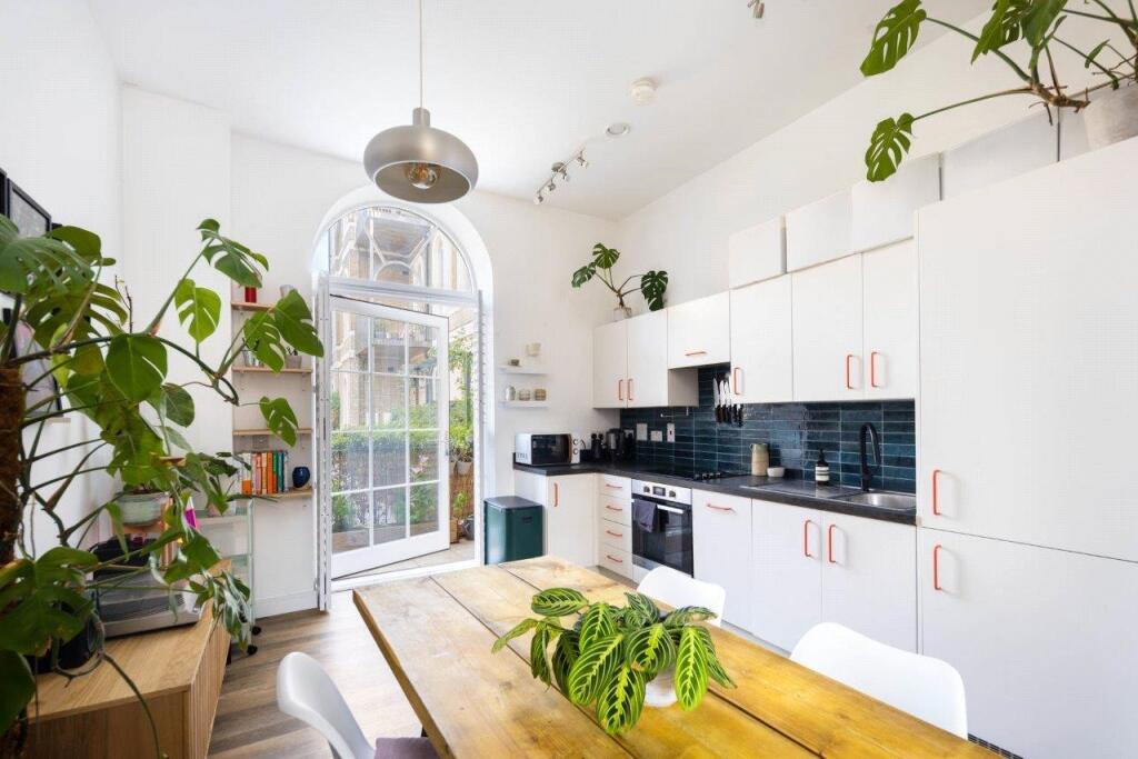 Apartment in London, St Clements, Bow - View 3