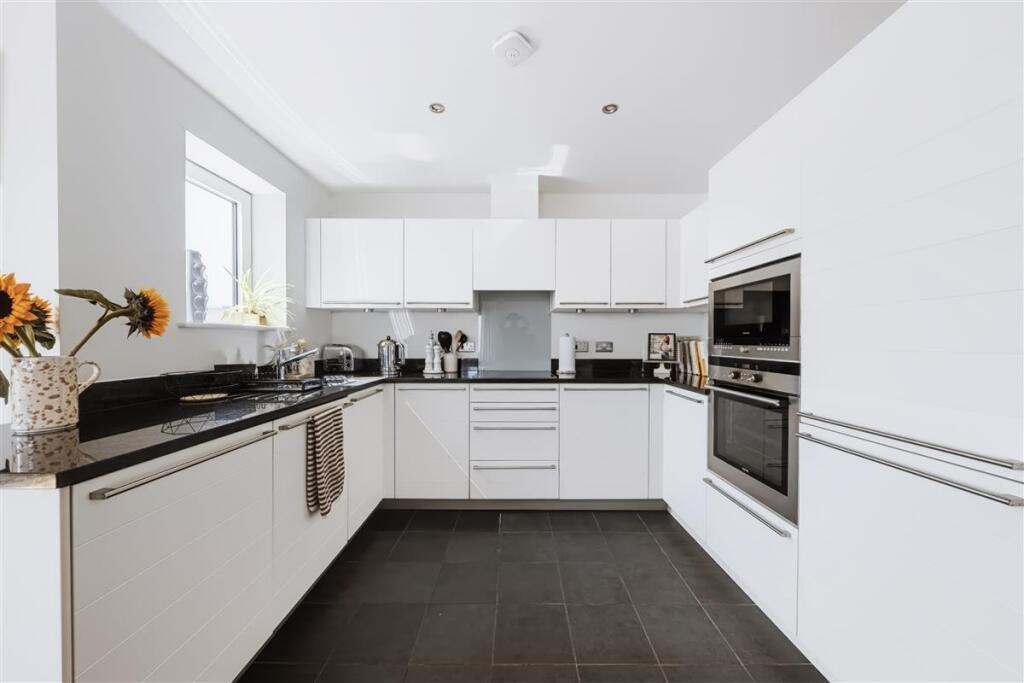 Apartment in London - More