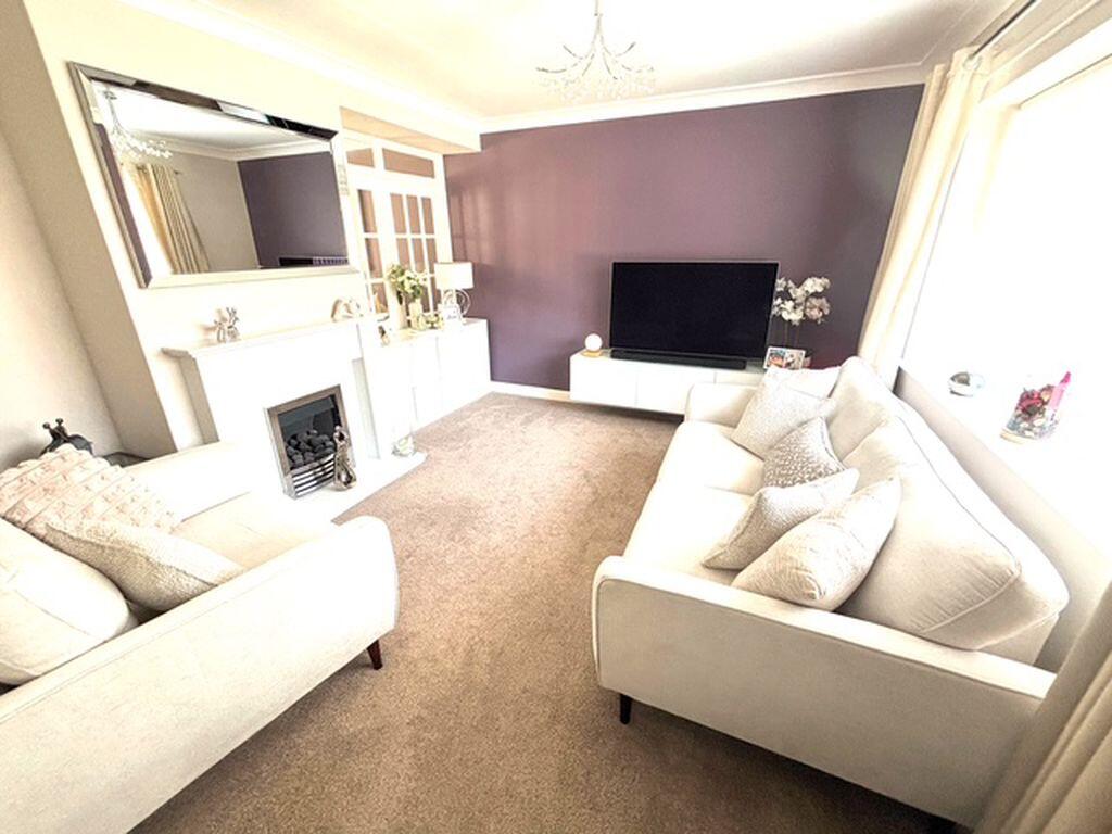 46 Thornsgreen Road, Manchester photo 2