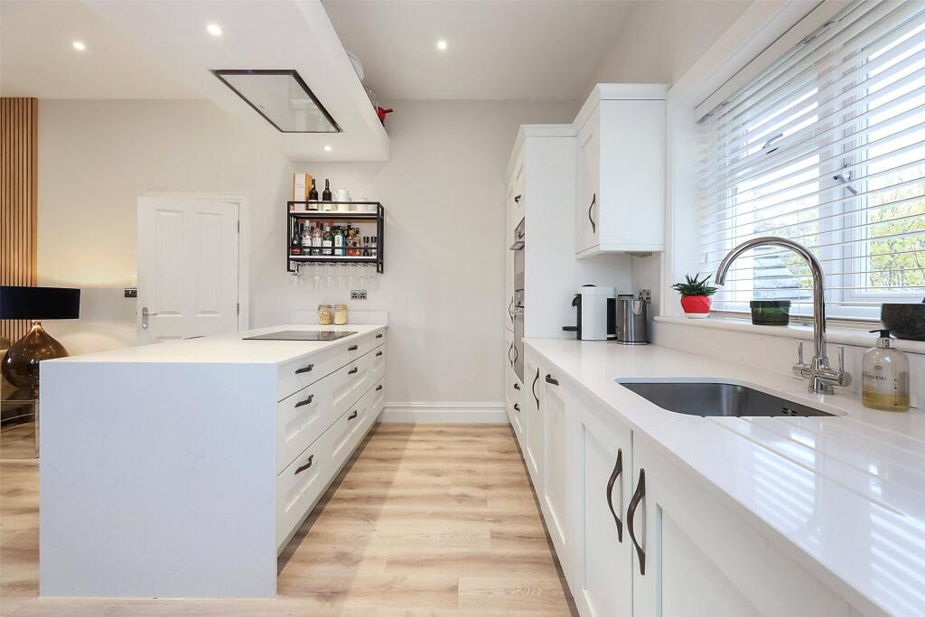 Main image of property: West Street, Reigate, Surrey, RH2