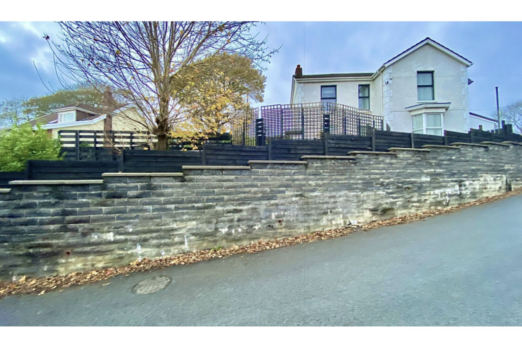 Main image of property: Danybanc, Llanelli, SA15