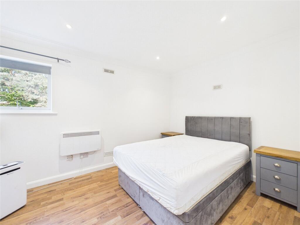 Apartment in Bracknell - View 5