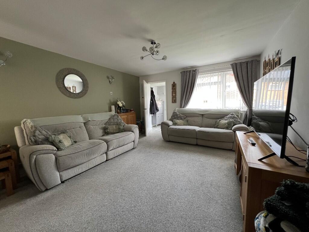 Cavalier Close, SO45 photo 2
