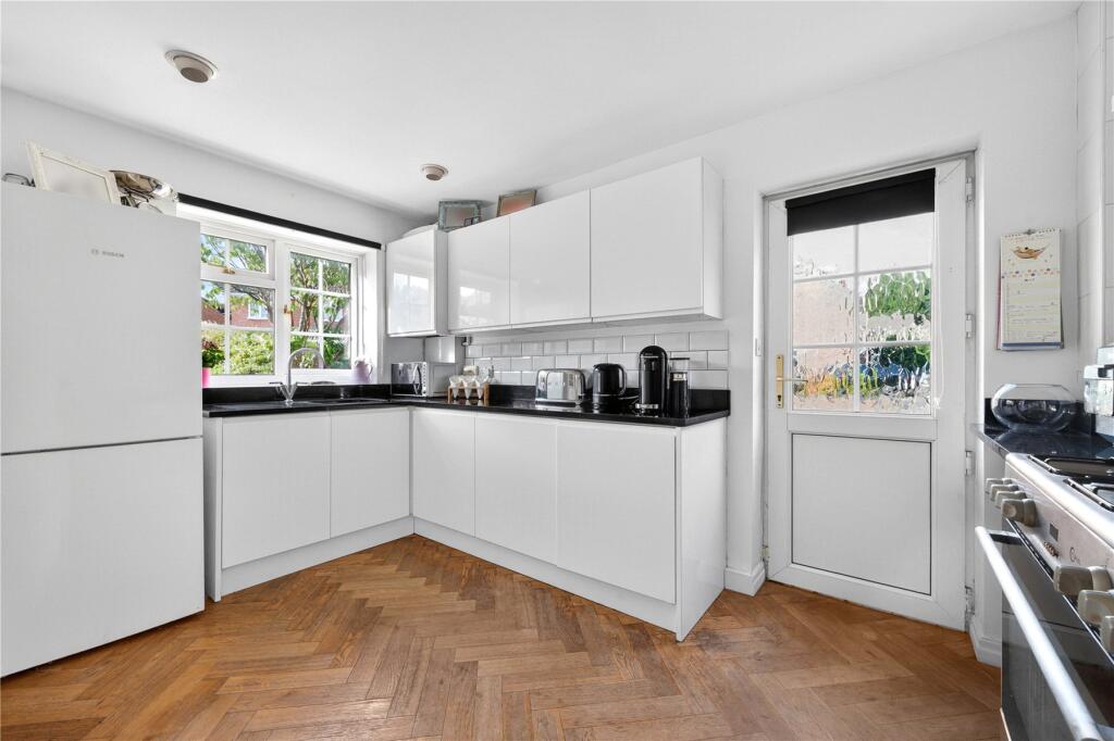 House in Woking, Brookwood - View 5