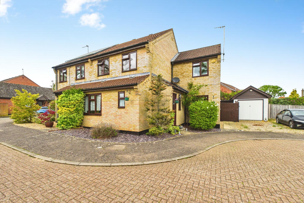 Main image of property: Longfield Close, Loddon
