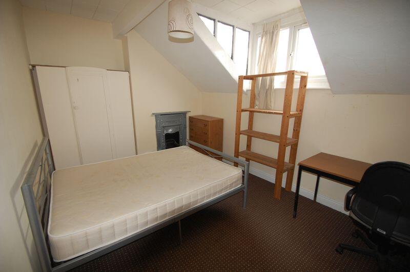 6 bedroom terraced house for rent